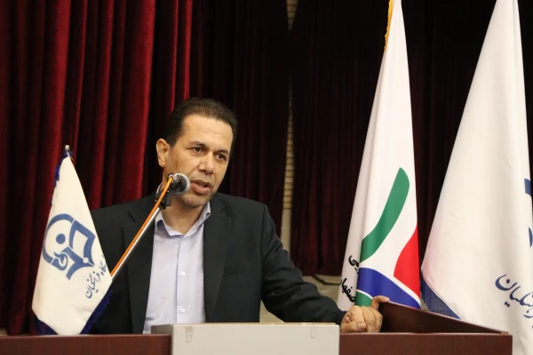 نشست صمیمی مسئولین دانشگاه با دانشجویان در پردیس شهید باهنر اصفهان  8