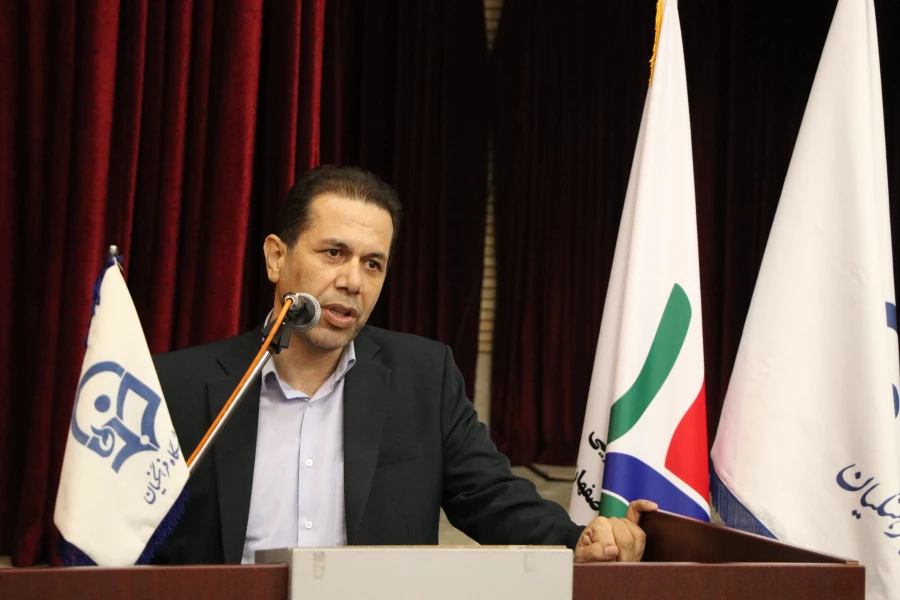 نشست صمیمی مسئولین دانشگاه با دانشجویان در پردیس شهید باهنر اصفهان  8