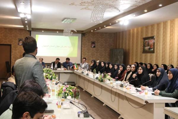 اولین نشست گروه مجریان جوان استان اصفهان 7
