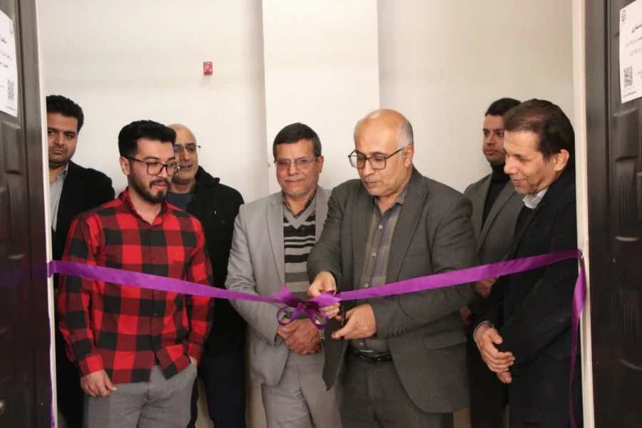 افتتاحیه اتاق تندرسی و مرکز بازی های رایانه ای در پردیس شهید باهنر اصفهان 7