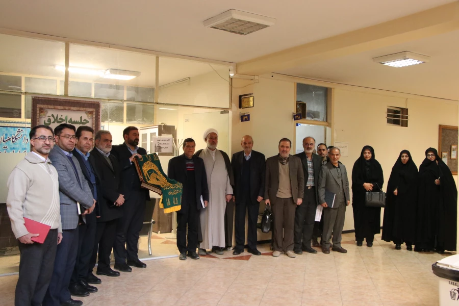 افتتاح دفتر کانون خدمات رضوی در پردیس شهید باهنر دانشگاه فرهنگیان اصفهان    8