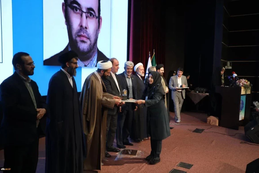 تقدیر از مقام آوران پژوهشی در سیزدهمین جشنواره ملی پژوهش و فناوری دانشگاه فرهنگیان  7