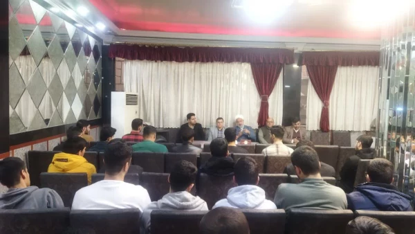 نشست پرسش و پاسخ با حضور علی اکبر کجباف، ریاست دانشگاه فرهنگیان استان اصفهان و علی اصغر حمزه، مسئول نهاد نمایندگی مقام معظم رهبری در محل اقامت دانشجو معلمان 2