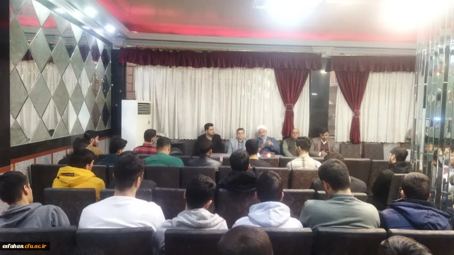 نشست پرسش و پاسخ با حضور علی اکبر کجباف، ریاست دانشگاه فرهنگیان استان اصفهان و علی اصغر حمزه، مسئول نهاد نمایندگی مقام معظم رهبری در محل اقامت دانشجو معلمان 2