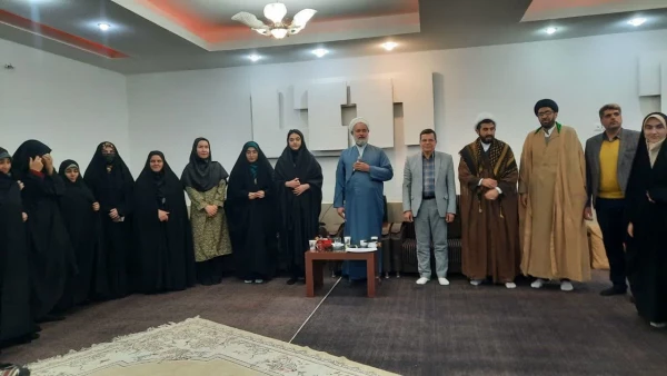 نشست پرسش و پاسخ با حضور علی اکبر کجباف، ریاست دانشگاه فرهنگیان استان اصفهان و علی اصغر حمزه، مسئول نهاد نمایندگی مقام معظم رهبری در محل اقامت دانشجو معلمان 5