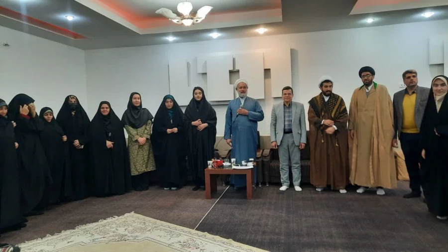 نشست پرسش و پاسخ با حضور علی اکبر کجباف، ریاست دانشگاه فرهنگیان استان اصفهان و علی اصغر حمزه، مسئول نهاد نمایندگی مقام معظم رهبری در محل اقامت دانشجو معلمان 5