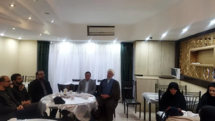 نشست پرسش و پاسخ با حضور علی اکبر کجباف، ریاست دانشگاه فرهنگیان استان اصفهان و علی اصغر حمزه، مسئول نهاد نمایندگی مقام معظم رهبری در محل اقامت دانشجو معلمان 6