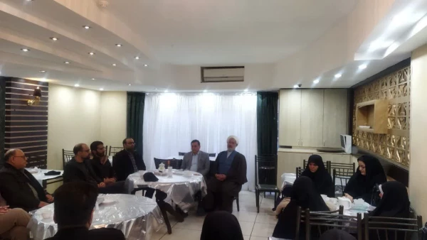 نشست پرسش و پاسخ با حضور علی اکبر کجباف، ریاست دانشگاه فرهنگیان استان اصفهان و علی اصغر حمزه، مسئول نهاد نمایندگی مقام معظم رهبری در محل اقامت دانشجو معلمان 7