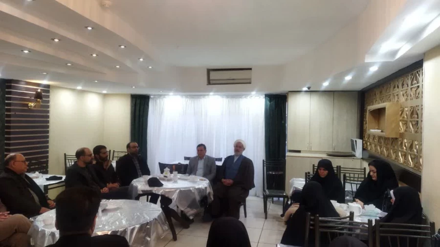 نشست پرسش و پاسخ با حضور علی اکبر کجباف، ریاست دانشگاه فرهنگیان استان اصفهان و علی اصغر حمزه، مسئول نهاد نمایندگی مقام معظم رهبری در محل اقامت دانشجو معلمان 7