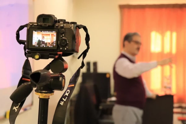 برگزاری کارگاه های آموزشی
جشنواره رویش، رسش، حرکت
 5