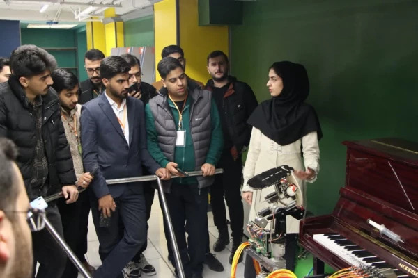 اردوی بازدید علمی شرکت کنندگان در جشنواره رویش، رسش، حرکت از شهرک علمی   تحقیقاتی اصفهان 7