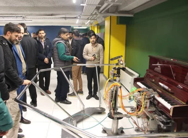 اردوی بازدید علمی شرکت کنندگان در جشنواره رویش، رسش، حرکت از شهرک علمی   تحقیقاتی اصفهان 9