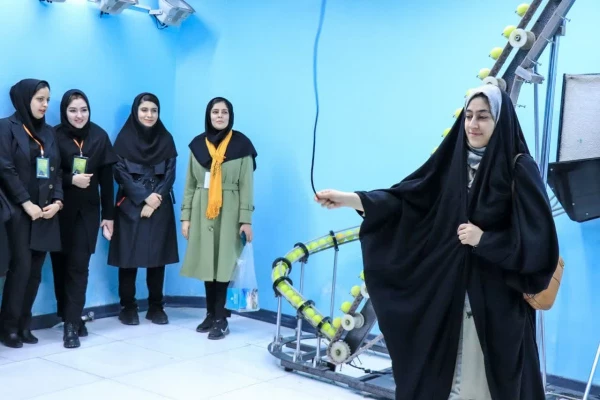 اردوی بازدید علمی شرکت کنندگان در جشنواره رویش، رسش، حرکت از شهرک علمی   تحقیقاتی اصفهان 11