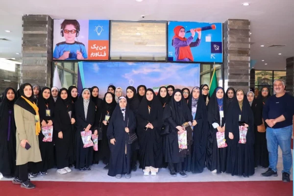 اردوی بازدید علمی شرکت کنندگان در جشنواره رویش، رسش، حرکت از شهرک علمی   تحقیقاتی اصفهان 13