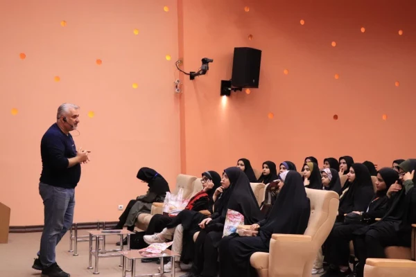 اردوی بازدید علمی شرکت کنندگان در جشنواره رویش، رسش، حرکت از شهرک علمی   تحقیقاتی اصفهان 14