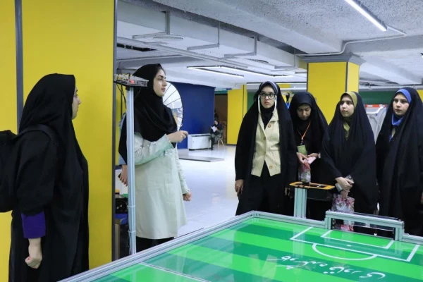 اردوی بازدید علمی شرکت کنندگان در جشنواره رویش، رسش، حرکت از شهرک علمی   تحقیقاتی اصفهان 16