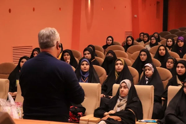 اردوی بازدید علمی شرکت کنندگان در جشنواره رویش، رسش، حرکت از شهرک علمی   تحقیقاتی اصفهان 18