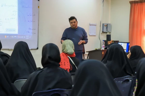 برگزاری کارگاه های آموزشی
جشنواره رویش، رسش، حرکت
 11