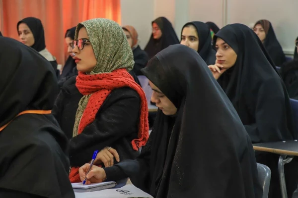 برگزاری کارگاه های آموزشی
جشنواره رویش، رسش، حرکت
 11