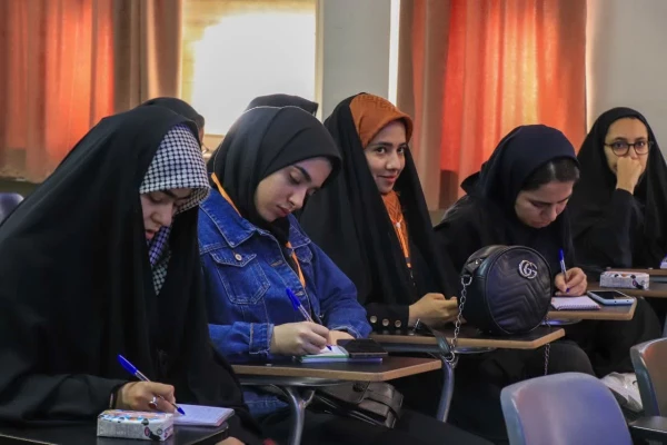 برگزاری کارگاه های آموزشی
جشنواره رویش، رسش، حرکت
 11