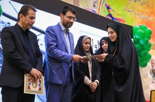 گزارش تصویری از اهدا جوایز رویداد حرکت 
 4