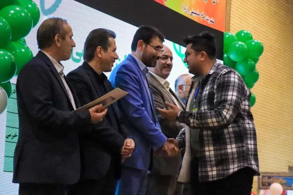 گزارش تصویری از اهدا جوایز رویداد حرکت 
 8