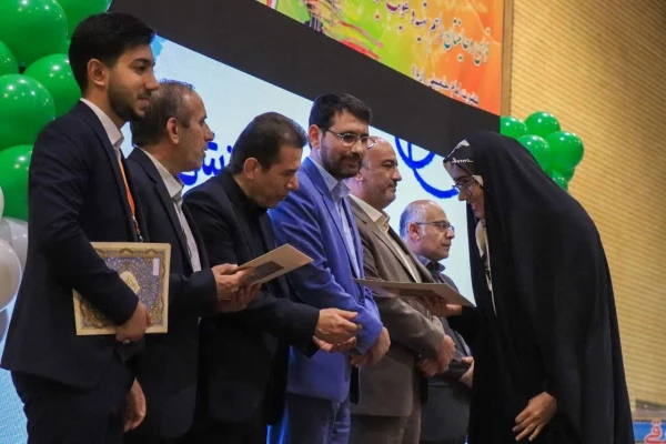 گزارش تصویری از اهدا جوایز رویداد حرکت 
 11