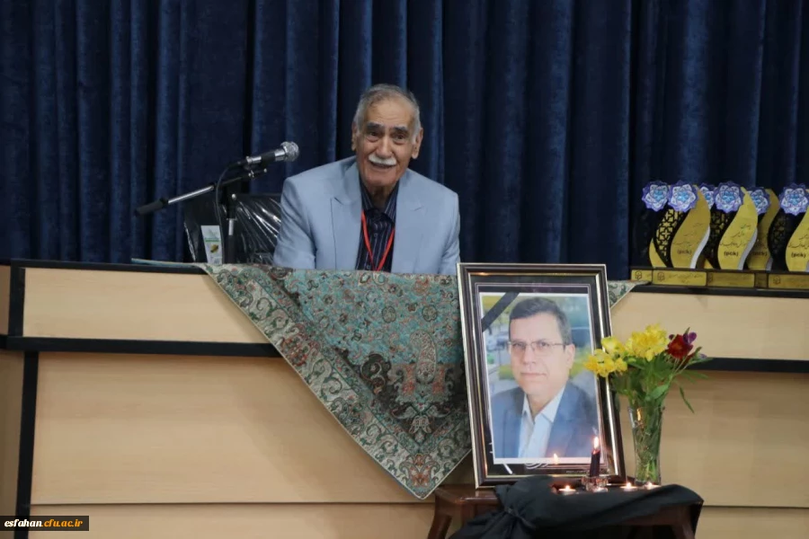 گزارش تصویری از آغاز چهارمین همایش آموزش علوم تجربی در اصفهان  9