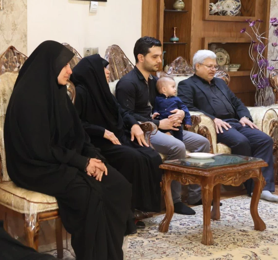 حضور رجبعلی برزویی، رئیس دانشگاه فرهنگیان، حمید رضا ابراهیمی، معاونت فرهنگی و تربیتی دانشگاه فرهنگیان، هادی مولوی دوست، مدیر کل حوزه ریاست و روابط عمومی دانشگاه فرهنگیان و ... 4