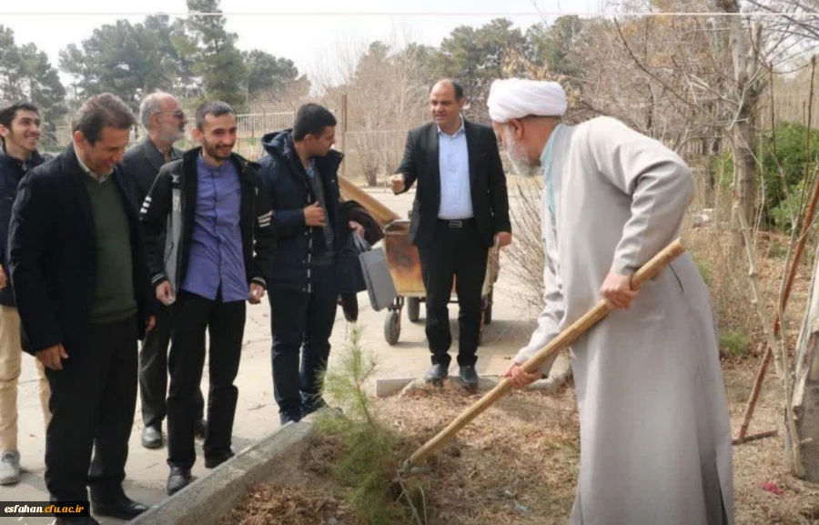 کاشت نهال در دانشگاه فرهنگیان پردیس شهید باهنر اصفهان به مناسبت روز درختکاری  2