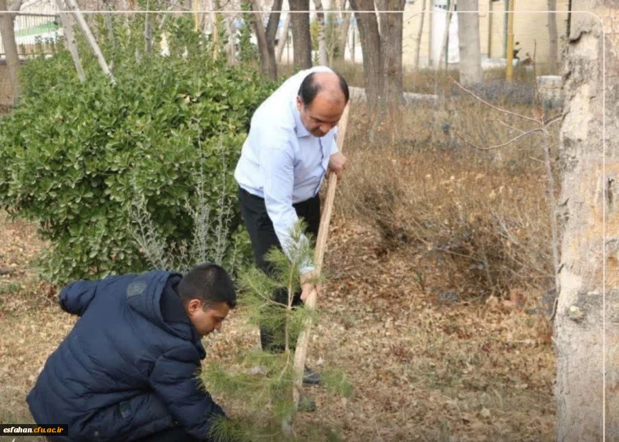 کاشت نهال در دانشگاه فرهنگیان پردیس شهید باهنر اصفهان به مناسبت روز درختکاری  4