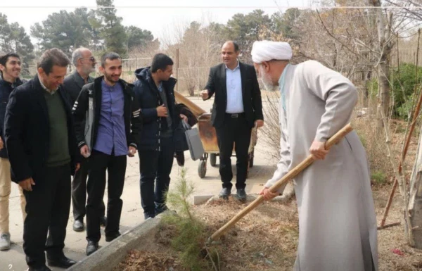 کاشت نهال در دانشگاه فرهنگیان پردیس شهید باهنر اصفهان به مناسبت روز درختکاری  5