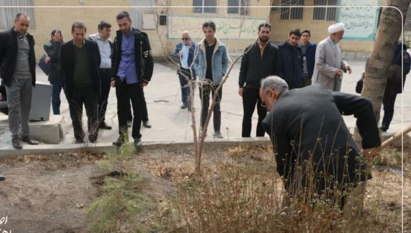 کاشت نهال در دانشگاه فرهنگیان پردیس شهید باهنر اصفهان به مناسبت روز درختکاری  6
