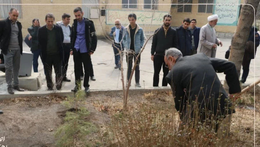 کاشت نهال در دانشگاه فرهنگیان پردیس شهید باهنر اصفهان به مناسبت روز درختکاری  6
