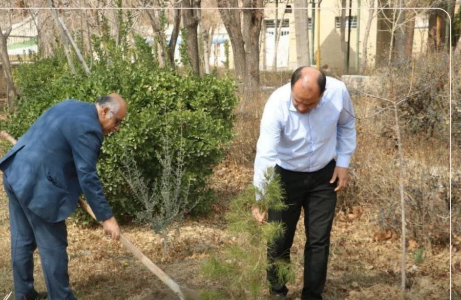 کاشت نهال در دانشگاه فرهنگیان پردیس شهید باهنر اصفهان به مناسبت روز درختکاری  7