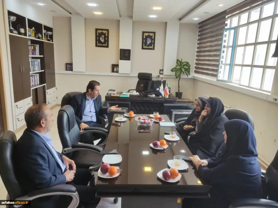 دیدار صمیمانه و چهره به چهره ی سرپرست دانشگاه فرهنگیان استان اصفهان با مسئولین پردیس ها، مراکز، مدیران گروه و کارکنان مدیریت استان 2