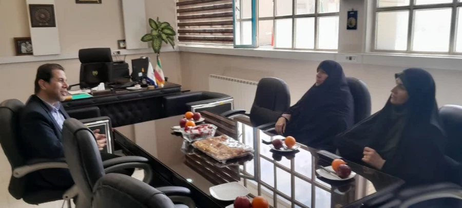 دیدار صمیمانه و چهره به چهره ی سرپرست دانشگاه فرهنگیان استان اصفهان با مسئولین پردیس ها، مراکز، مدیران گروه و کارکنان مدیریت استان 4