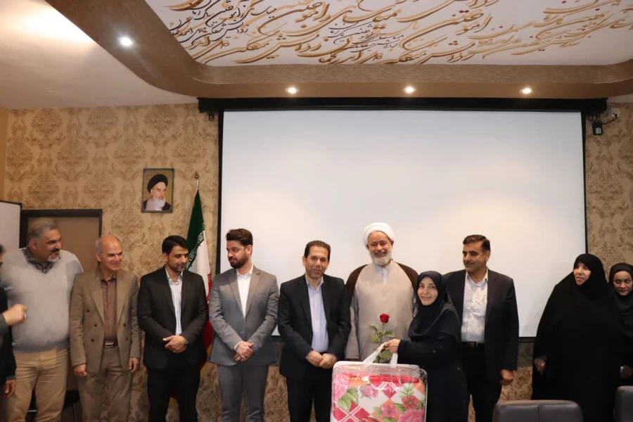 جلسه تکریم از همکاران بازنشسته دانشگاه فرهنگیان استان اصفهان و معرفی همکاران جدید حوزه های حراست و پژوهش و فناوری پردیس فاطمه زهرا (س) با حضور مسئولان مدیریت استان اصفهان  5