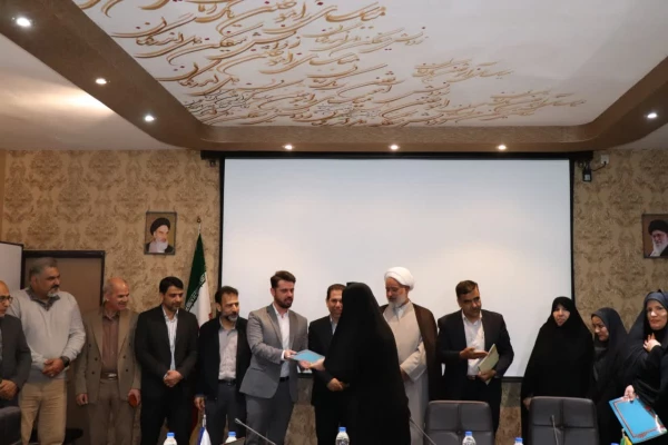 جلسه تکریم از همکاران بازنشسته دانشگاه فرهنگیان استان اصفهان و معرفی همکاران جدید حوزه های حراست و پژوهش و فناوری پردیس فاطمه زهرا (س) با حضور مسئولان مدیریت استان اصفهان  8