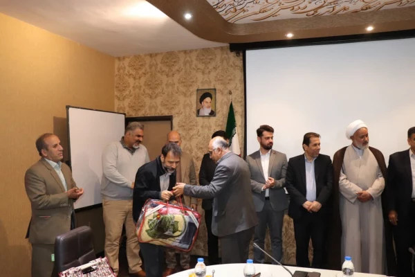 جلسه تکریم از همکاران بازنشسته دانشگاه فرهنگیان استان اصفهان و معرفی همکاران جدید حوزه های حراست و پژوهش و فناوری پردیس فاطمه زهرا (س) با حضور مسئولان مدیریت استان اصفهان  9