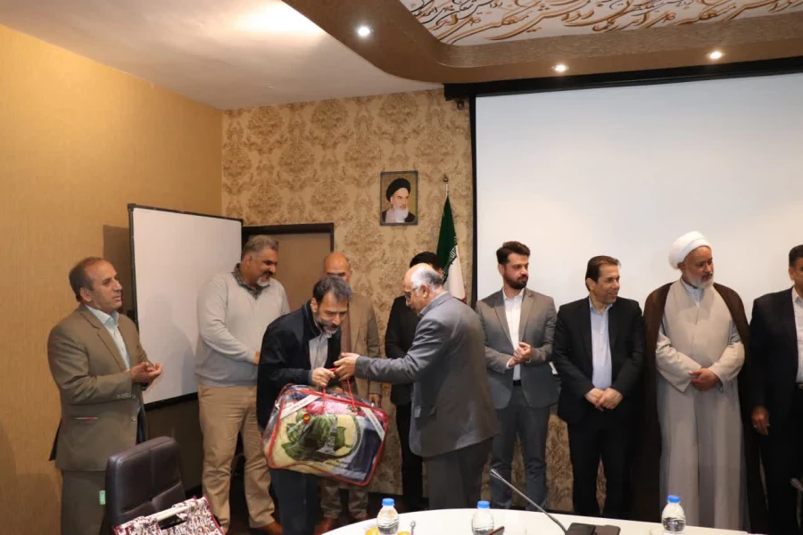 جلسه تکریم از همکاران بازنشسته دانشگاه فرهنگیان استان اصفهان و معرفی همکاران جدید حوزه های حراست و پژوهش و فناوری پردیس فاطمه زهرا (س) با حضور مسئولان مدیریت استان اصفهان  9