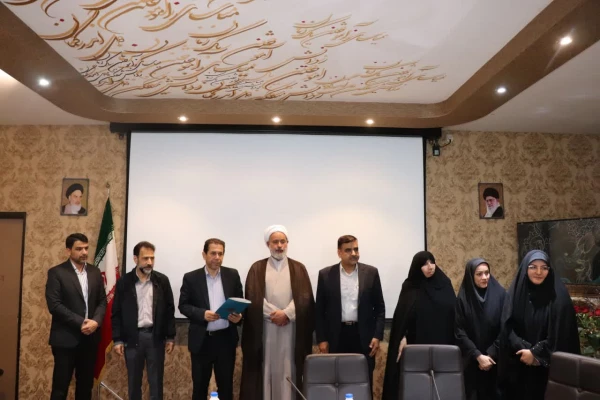 جلسه تکریم از همکاران بازنشسته دانشگاه فرهنگیان استان اصفهان و معرفی همکاران جدید حوزه های حراست و پژوهش و فناوری پردیس فاطمه زهرا (س) با حضور مسئولان مدیریت استان اصفهان  13