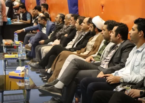 حضور حمیدرضا کاشفی سرپرست دانشگاه فرهنگیان استان اصفهان، همراه با دیگر میهمانان ویژه در مراسم اختتامیه مسابقات رده بندی،فینال و اختتامیه لیگ فوتسال دانشجویی دانشگاه فرهنگیان استان اصفهان 4