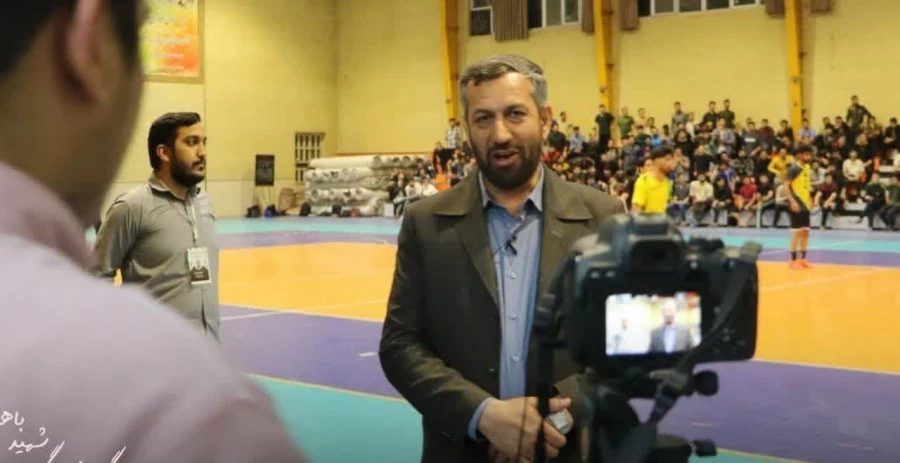 حضور حمیدرضا کاشفی سرپرست دانشگاه فرهنگیان استان اصفهان، همراه با دیگر میهمانان ویژه در مراسم اختتامیه مسابقات رده بندی،فینال و اختتامیه لیگ فوتسال دانشجویی دانشگاه فرهنگیان استان اصفهان 3