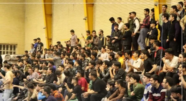 حضور حمیدرضا کاشفی سرپرست دانشگاه فرهنگیان استان اصفهان، همراه با دیگر میهمانان ویژه در مراسم اختتامیه مسابقات رده بندی،فینال و اختتامیه لیگ فوتسال دانشجویی دانشگاه فرهنگیان استان اصفهان 4