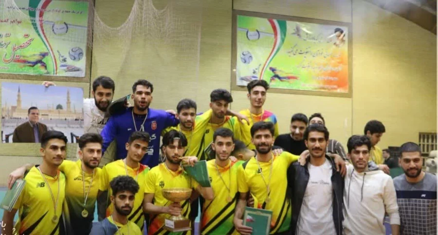 حضور حمیدرضا کاشفی سرپرست دانشگاه فرهنگیان استان اصفهان، همراه با دیگر میهمانان ویژه در مراسم اختتامیه مسابقات رده بندی،فینال و اختتامیه لیگ فوتسال دانشجویی دانشگاه فرهنگیان استان اصفهان 8