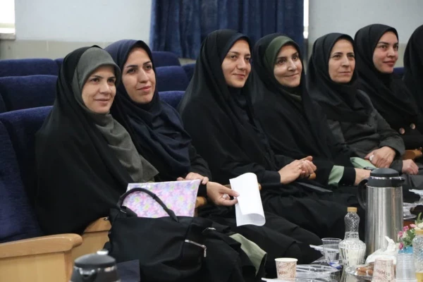 دوره تخصصی دو روزه فیزیک برای معلمان 
"از نظریه تا کلاس درس"
 3