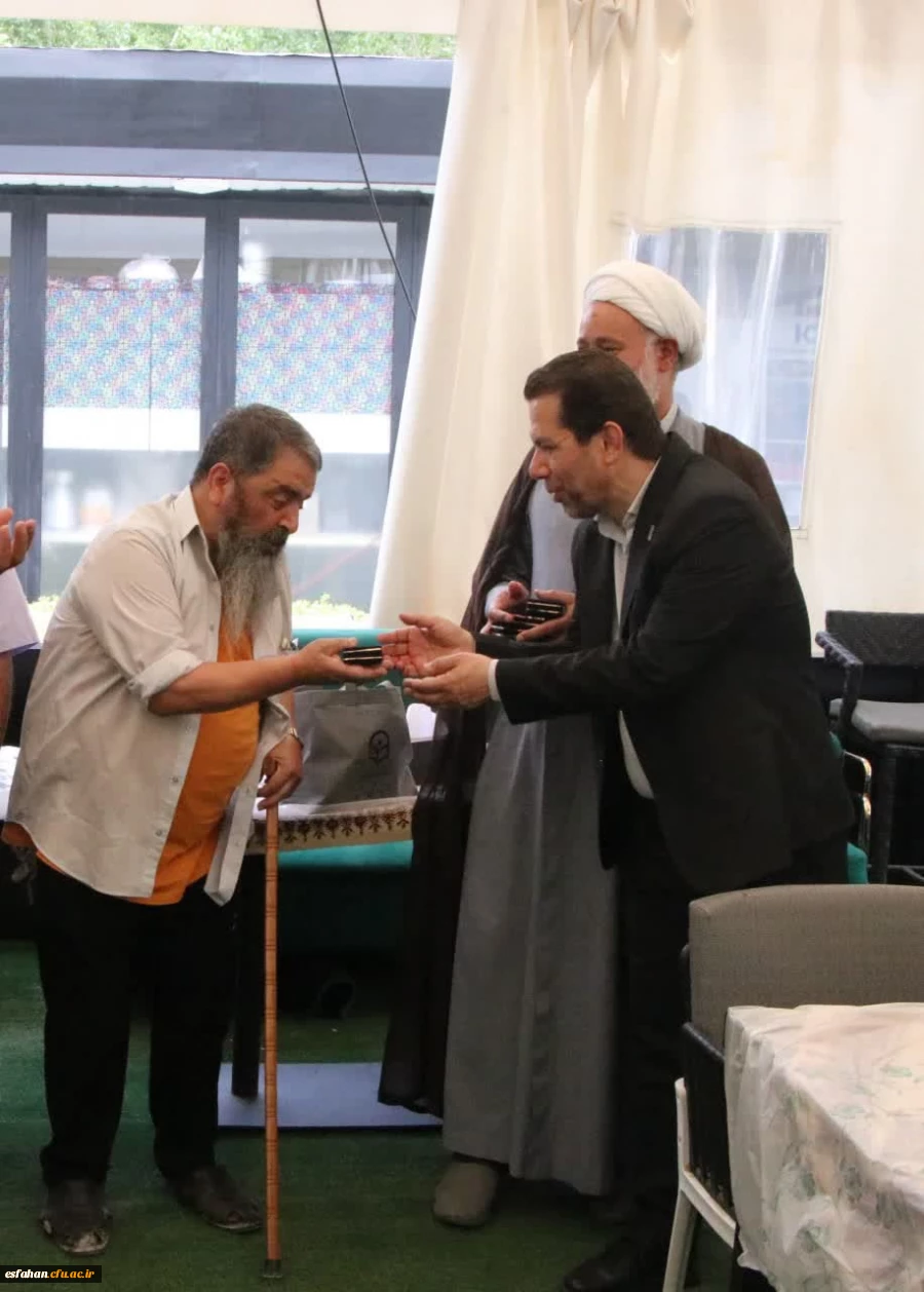 تجلیل از استادان و کارمندان برتر دانشگاه فرهنگیان استان اصفهان در هفته سرآمدی آموزش 4