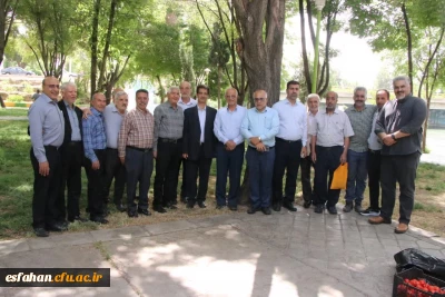 در عمارت چهارباغ برگزار شد:

برگزاری اردوی تفریحی بازنشستگان دانشگاه فرهنگیان استان اصفهان در باغبهادران
