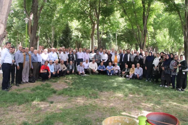 برگزاری اردوی تفریحی بازنشستگان دانشگاه فرهنگیان استان اصفهان در باغبهادران
 3